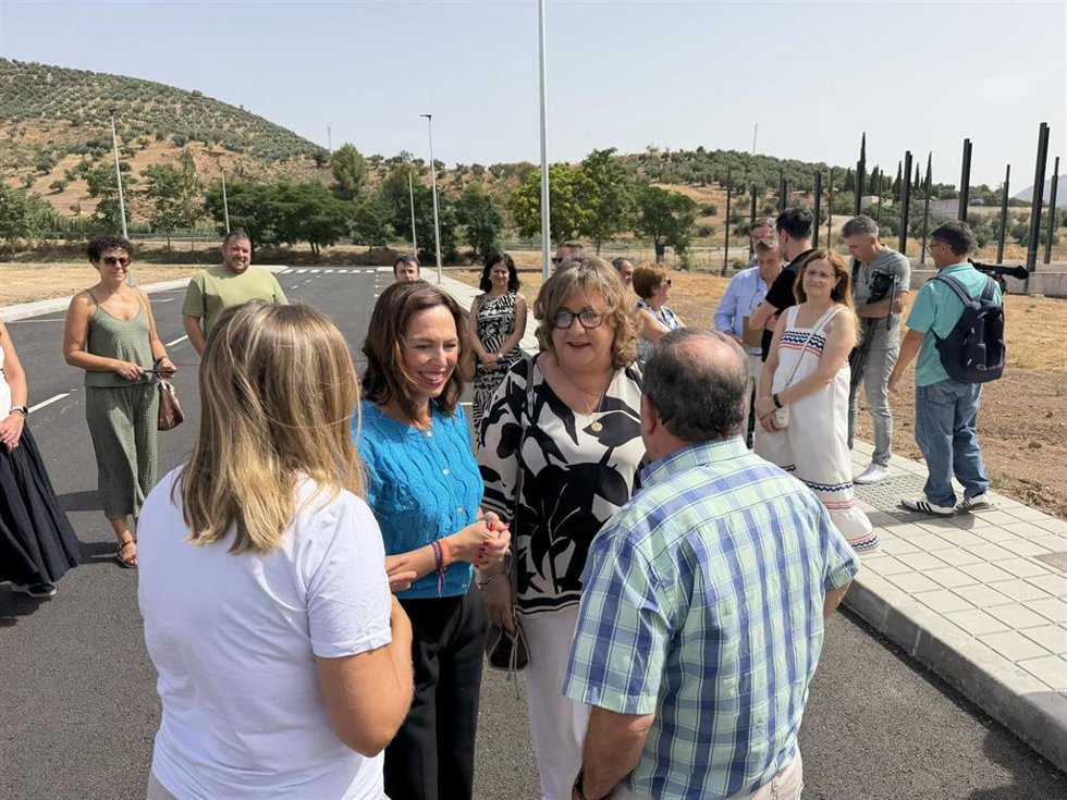 Visita de la consejera Rocío Díaz al polígono Los Retiros, en Huelma