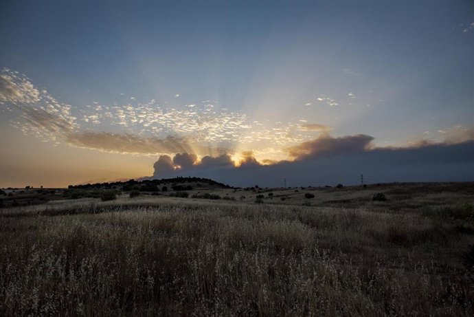 El sol es eclipsado por el humo de los incendios, a 23 de julio de 2026, en Navalcarnero, Madrid (España). 