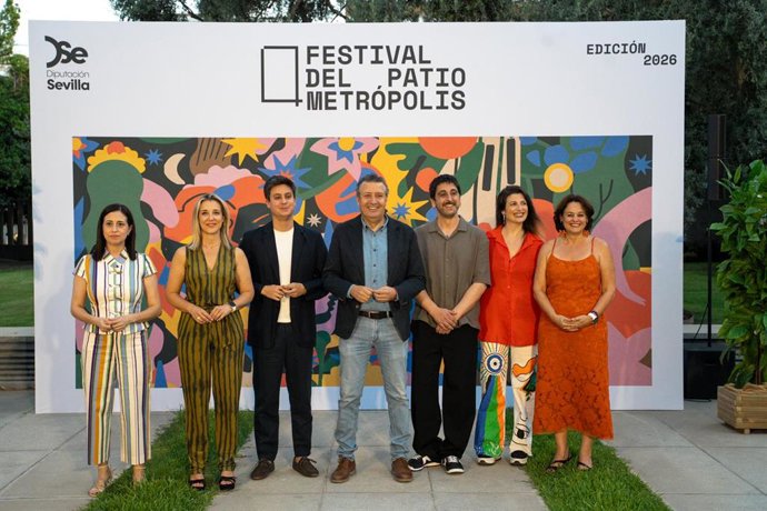 Foto de familia tras la presentación del Festival Patio + Metrópolis, en imagen de archivo