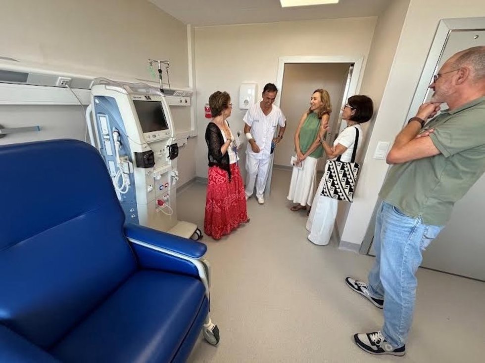 El hospital de Calahorra estrena un box para tratamiento hemodiálisis a pacientes con riesgo de enfermedad infecciosa