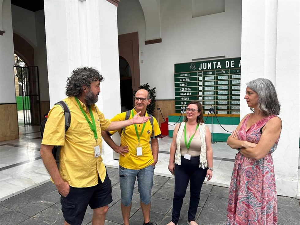 La Diputada Autonómica De Adelante Andalucía Por Sevilla, Begoña Iza, Ha Mantenido Este Viernes Un Encuentro Con Representantes Sindicales De Trabadores De La Plantilla De Correos