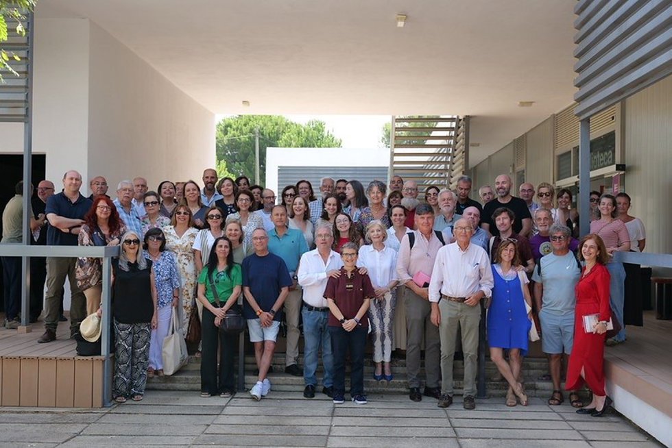 Foto de familia del curso de verno de la UNIA, en específico el curso 'Mundo Megalítico y la Atlántida'