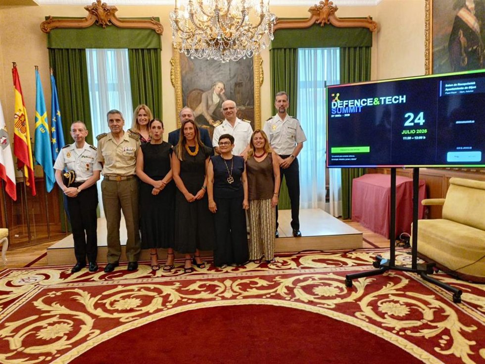 La vicealcaldesa de Gijón y concejala de Economía, Empleo, Turismo e Innovación, Ángela Pumariega, preside la presentación del evento Defense&Tech Summit by SMEs 2026.
