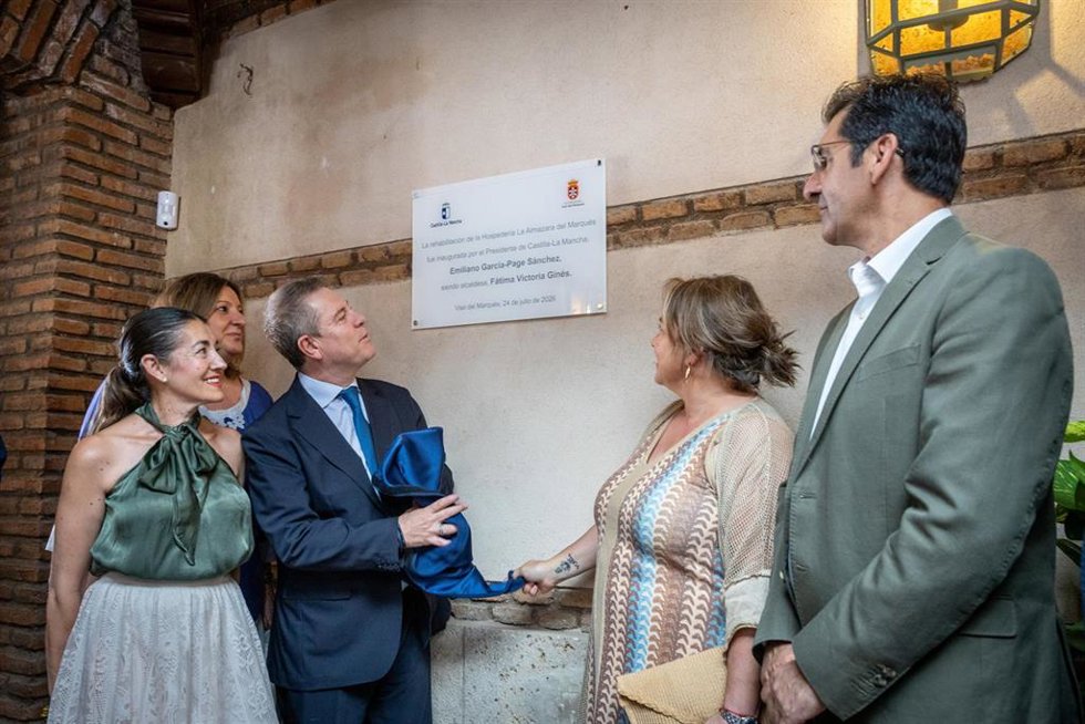El presidente de C-LM, Emiliano García-Page, preside en la localidad ciudadrealeña de Viso del Marqués, el acto de apertura de la Hospedería ´La Almazara del Marqués´.