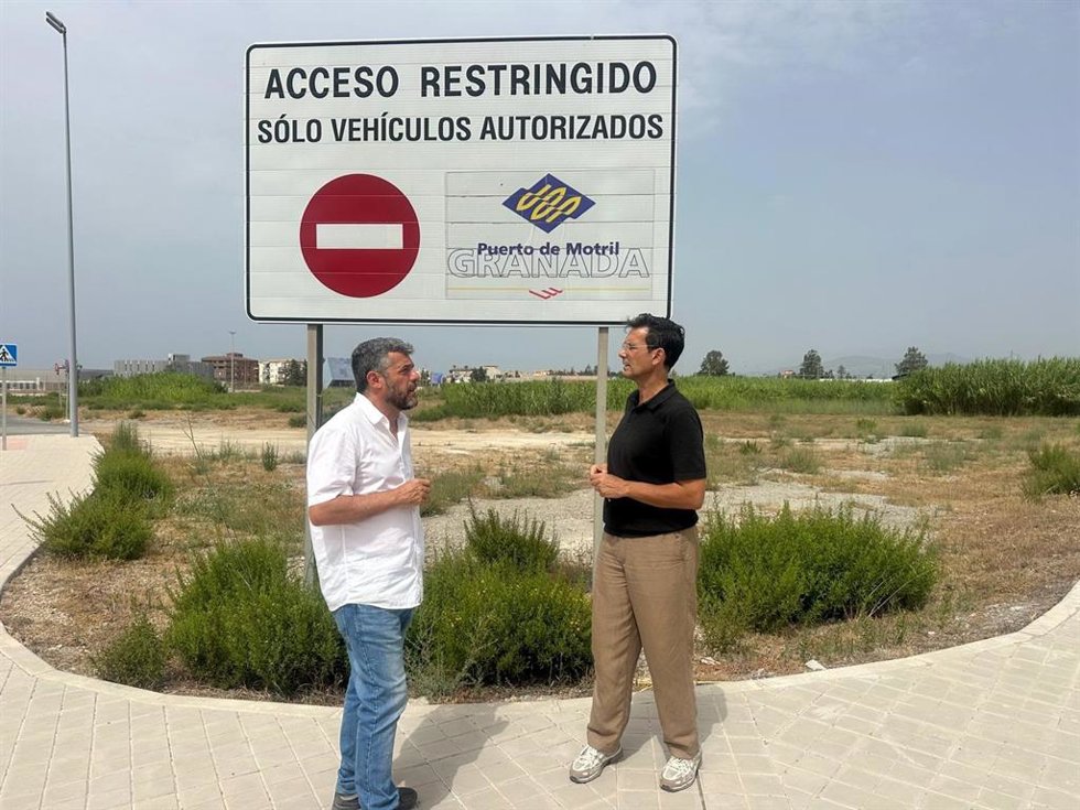 El parlamentario andaluz del PSOE Paco Cuenca y el secretario general del PSOE de Motril, Paco Sánchez-Cantalejo.