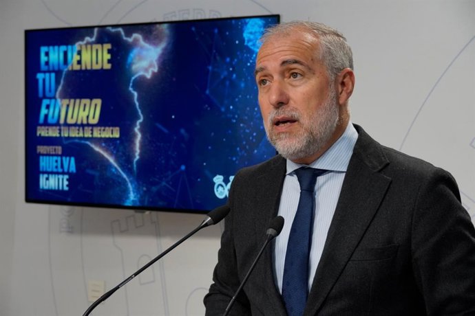 Archivo - El coordinador de la Oficina de Gestión y Estrategia para Empresas Marca Huelva de la Diputación de Huelva, Emiliano Cabot.