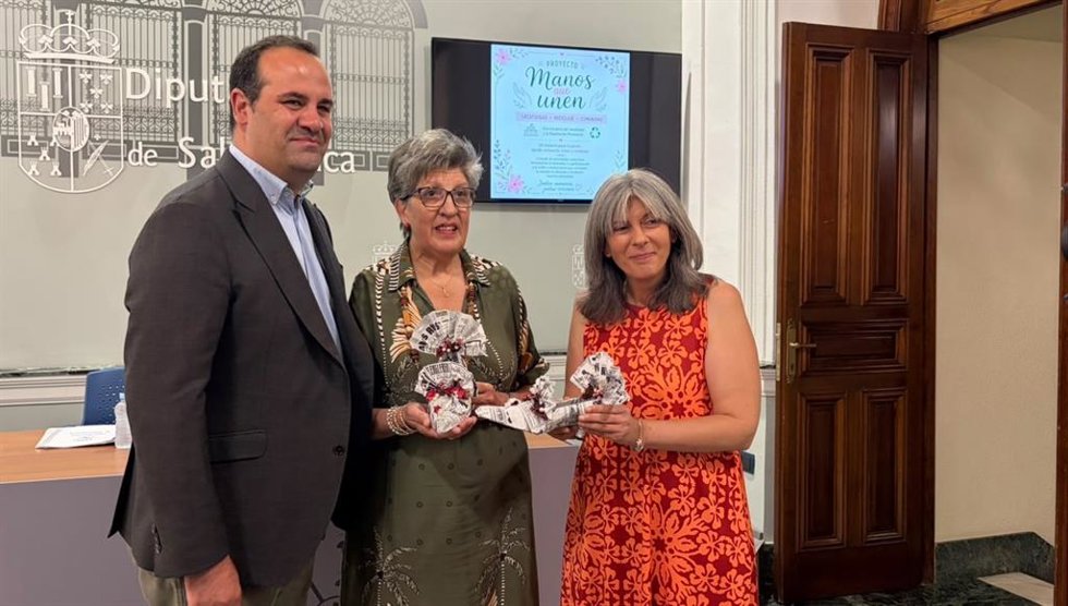 El proyecto ‘Manos que unen’ de la Diputación de Salamanca combatirá la soledad no deseada en mujeres mayores de 65 años