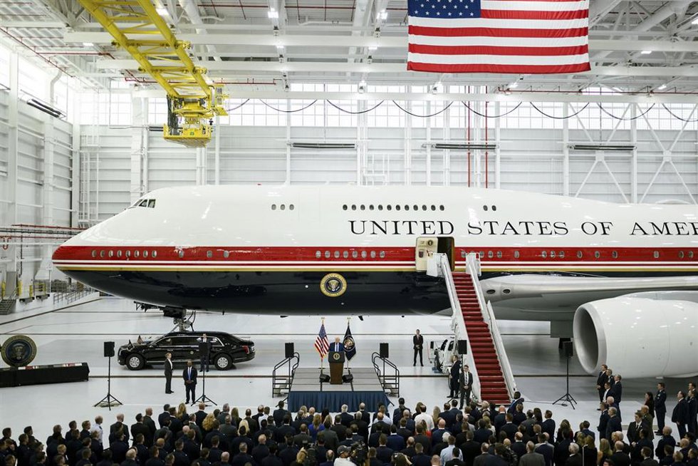 Archivo - Trump y el Air Force One regalado por Qatar 