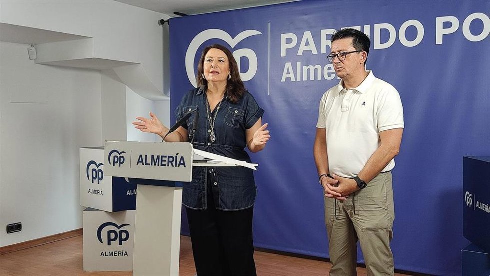 La eurodiputada del PP Carmen Crespo, durante la rueda de prensa en la sede del partido en Almería.