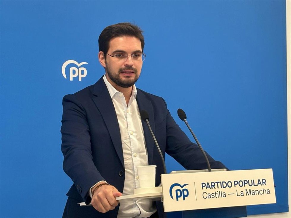 Archivo - El diputado autonómico y portavoz adjunto del PP en las Cortes de Castilla-La Mancha, Santiago Serrano
