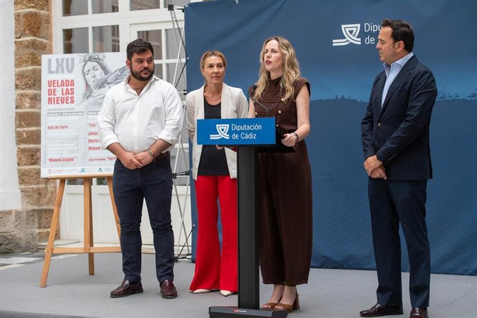 Vanesa Beltrán presentando la Velada de las Nieves de Arcos.