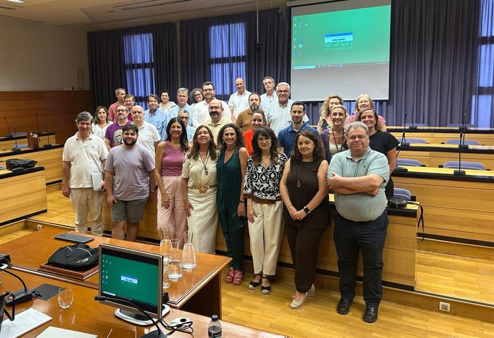 Asistentes a la reunión de la comisión redactora con las jefaturas de Centros y Departamentos