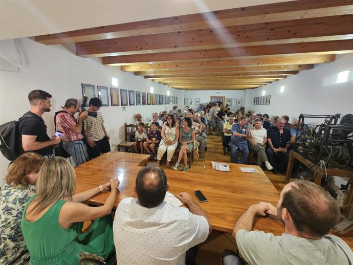 Acto de presentación de la exposición dedicada al poblado ibérico de La Moratella que acoge Ráfales.