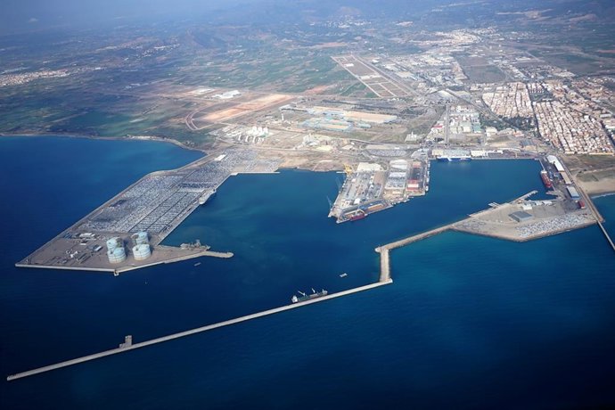 Valenciaport participa en la regeneració de la platja del Grau Vell a Sagunt