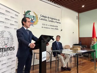 El consejero de Fomento y Movilidad, Mario Muñoz-Atanet, en Granada.