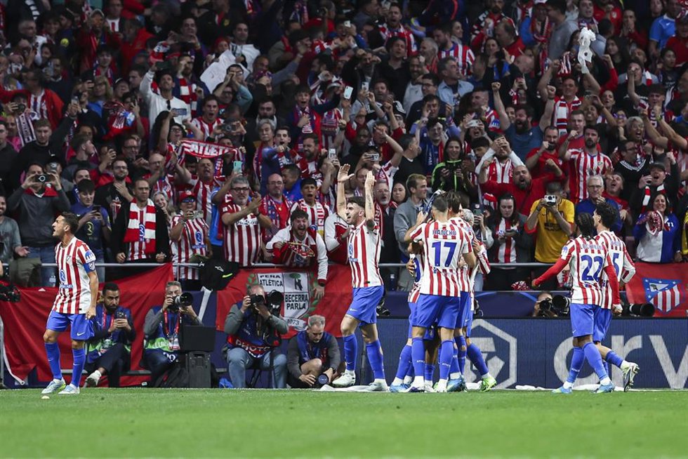Archivo - Jugadores del Atlético de Madrid celebra un gol en el Riyadh Air Metropolitano.