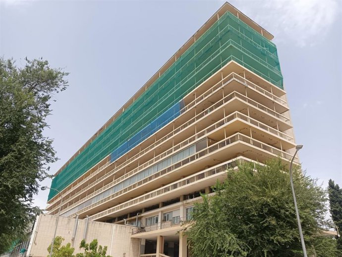 Obras de la fachada del Hospital Provincial.