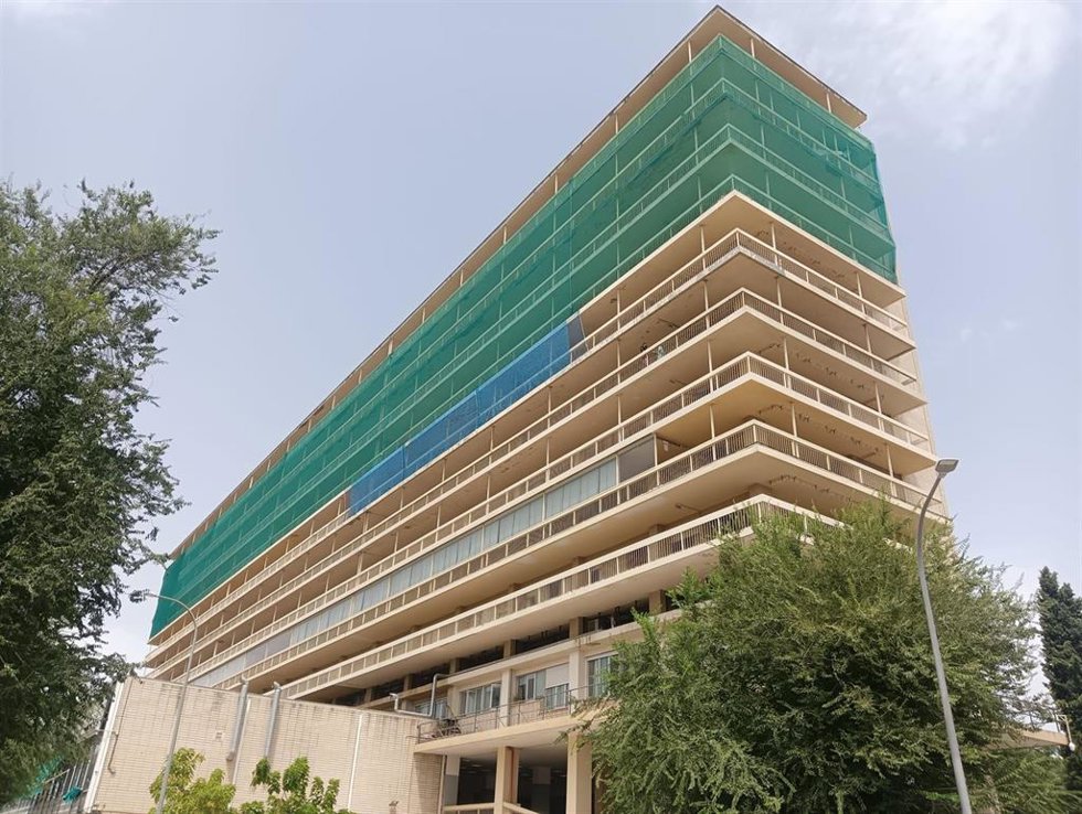 Obras de la fachada del Hospital Provincial.