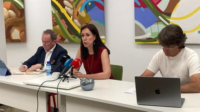 La directora general de Agricultura y Ganadería de la Conselleria de Agricultura, Ganadería, Pesca y Alimentación, Rosa Altisent, durante la rueda de prensa de presentación de las previsiones de cosecha de fruta de semilla en Catalunya.