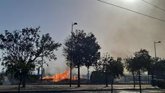 Foto: Un incendio a las afueras de una nave de Maracena (Granada) fuerza un despliegue de bomberos y un corte de metro