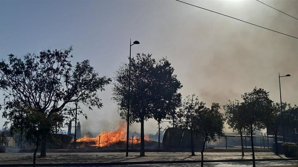 Incendio en una nave del Polígono Juncaril de Maracena (Granada).