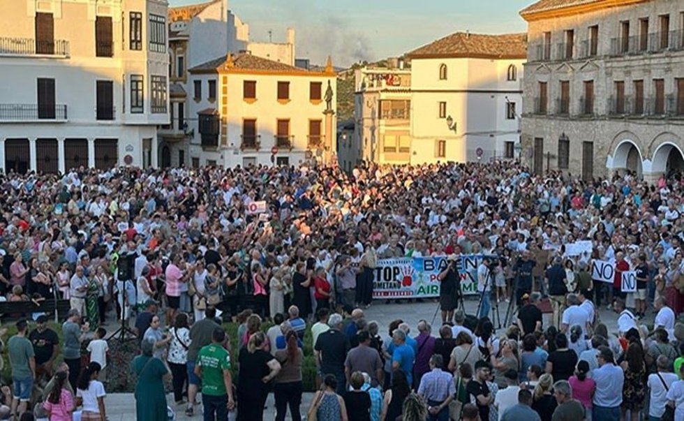 Concentración del día 25 de junio contra la macroplanta de biometano en Baena.