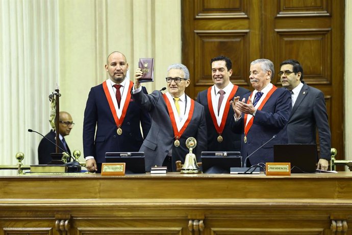 Perú.- Congreso Bicameral: senadores toman juramento para el periodo 2026-2031