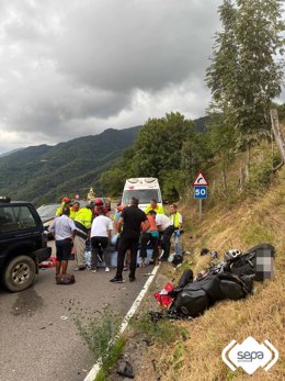Accidente en el que ha resultado herido grave un motorista al chocar con un todoterreno en la AS-230 en Quirós.