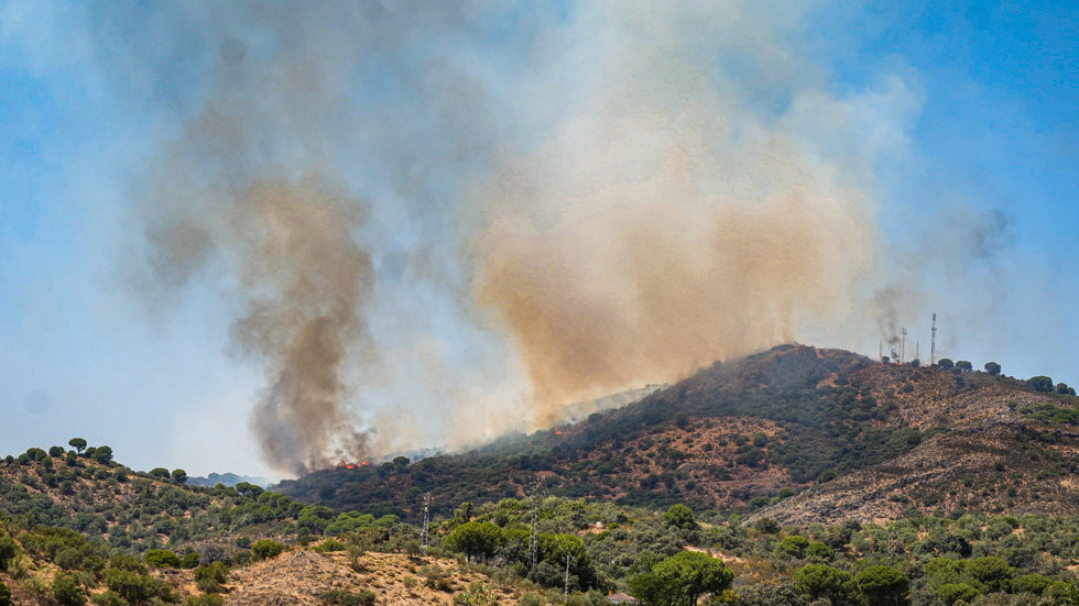 Imágenes del incendio forestal declarado este viernes en un paraje de Cerro Muriano, a 24 de julio de 2026, en Cerro Muriano, Córdoba, Andalucía (España).