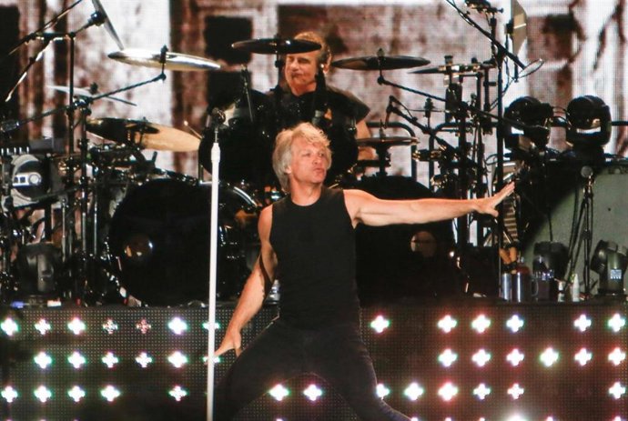 Jon Bon Jovi detiene su show en pleno concierto en el Madison Square Garden por problemas de salud