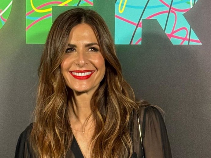 Nuria Roca tiene el bañador más vibrante y con aire retro del verano