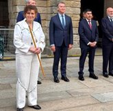 Foto: Un traje hecho con sábanas de lino que homenajea a Begoña Caamaño: el 'look' de Goretti Sanmartín para el Día de Galicia