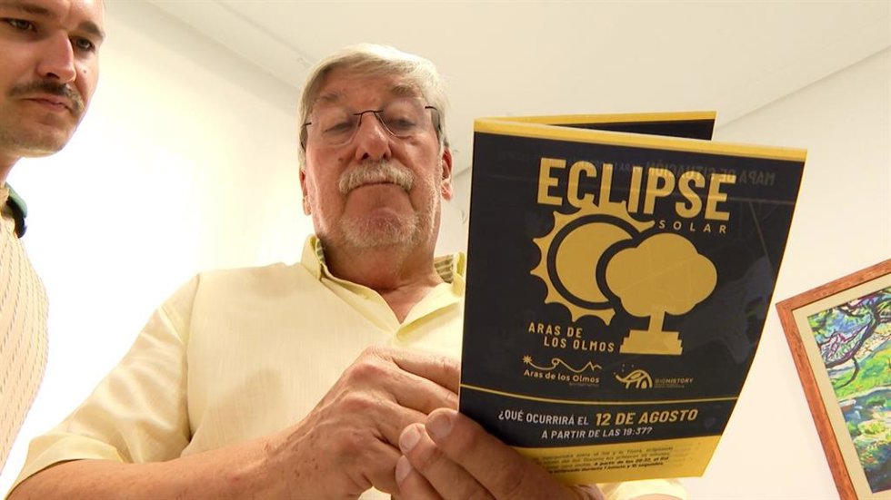 El concejal de Aras de los Olmos y responsable del operativo organizado con motivo del eclipse, Juan Rodrigo, explica a Europa Press TV el operativo organizado con motivo del eclipse.