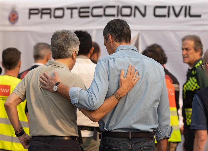 El presidente del Gobierno, Pedro Sánchez, avisa que la situación de los fuegos en Madrid y Ávila es "compleja" pero hay una "ventana de oportunidad"