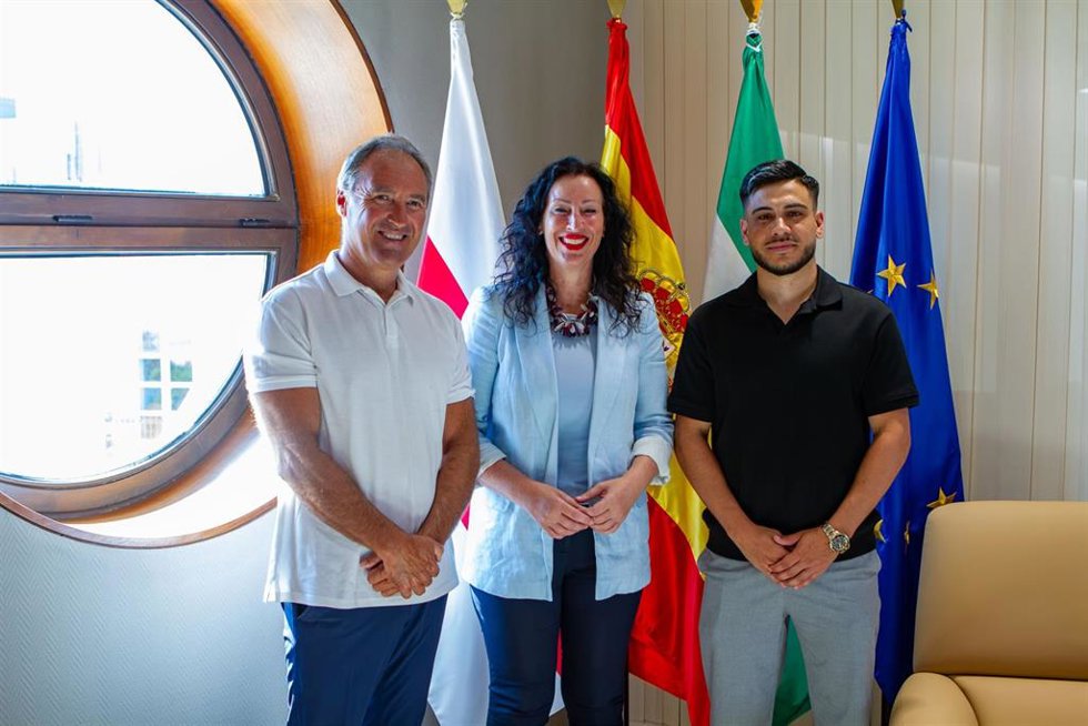 Recepción de la alcaldesa de Almería, María del Mar Vázquez, al jugador de fútbol sala Francisco José Cortés Hernández.A