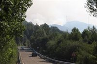 La "buena" evolución del fuego de Murias de Ponjos (León) permite cerrar 6,5 de los 8 kilómetros de perímetro