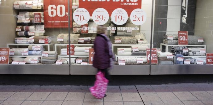 Más del 93% del comercio aragonés cumple con la normativa en la campaña de rebajas.
