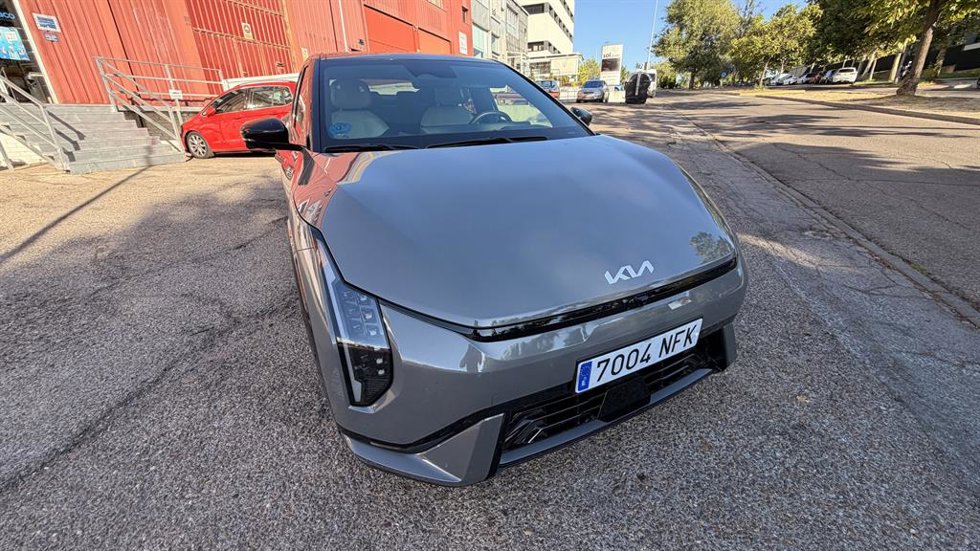 Kia EV4  hecho en Europa con casi 500 km en carretera, desde 30.250 euros