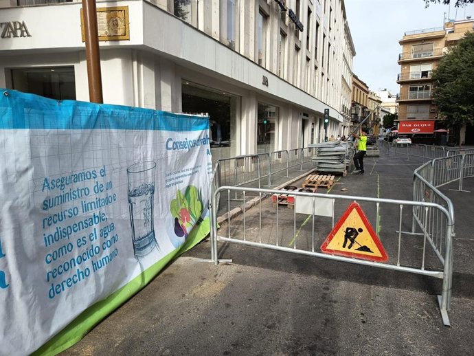 Obras de saneamiento de redes en la Plaza del Duque