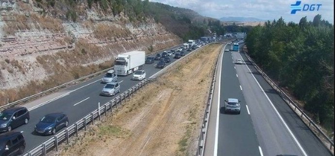 Retenciones en la AP-1 por una colisión múltiple entre cinco turismos a la altura de Castil de Peones (Burgos