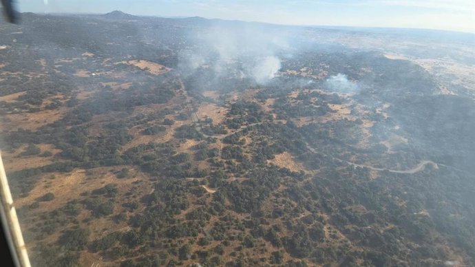 Archivo - Imagen aérea del incendio en Almorox (Toledo).