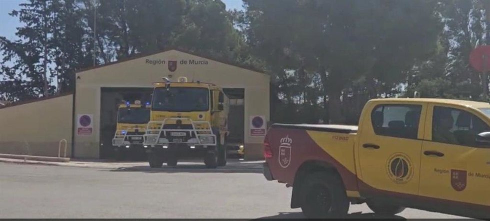 Salida desde la base Brimur en Cieza de los vehículos del contingente enviado por la Región