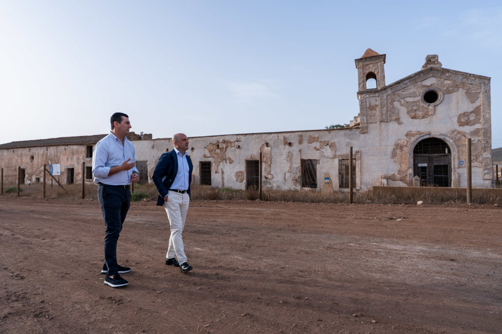 El presidente de la Diputación de Almería, José Antonio García Alcaina, en el Cortijo Del Fraile de Níjar (Almería)