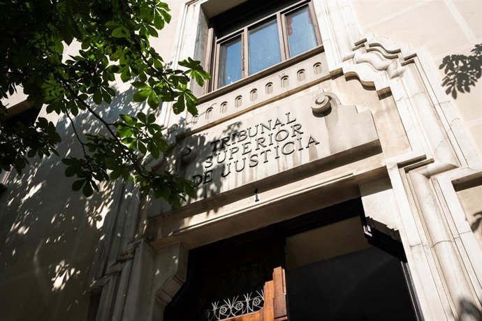 Archivo - Fachada de la Fiscalía Superior de la Comunidad de Madrid durante una concentración para exigir una investigación de lo ocurrido en las residencias de mayores de la Comunidad de Madrid en la primera ola de la pandemia, a 25 de junio de 2024, en 