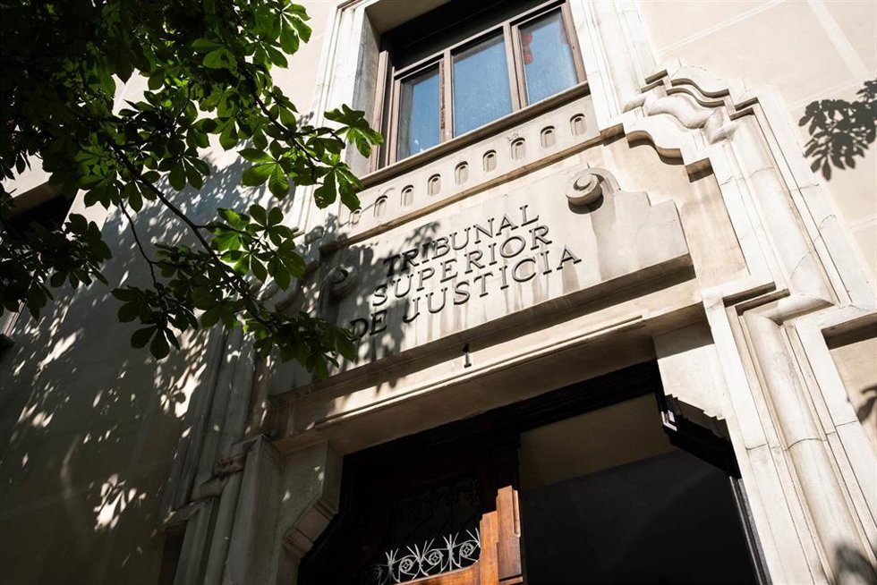 Archivo - Fachada de la Fiscalía Superior de la Comunidad de Madrid durante una concentración para exigir una investigación de lo ocurrido en las residencias de mayores de la Comunidad de Madrid en la primera ola de la pandemia, a 25 de junio de 2024, en 