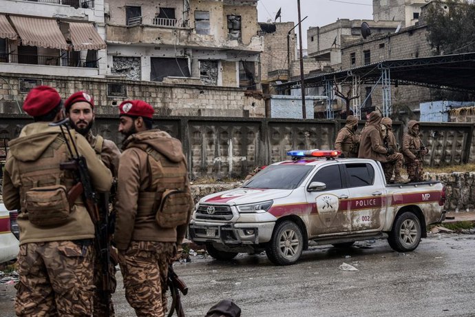 Archivo - 11 January 2026, Syria, Aleppo: Syrian military police personnel are deployed in the Sheikh Maqsoud neighbourhood of Aleppo, following clashes between Kurdish forces and government troops.  The Syrian government army on Saturday said it had comp