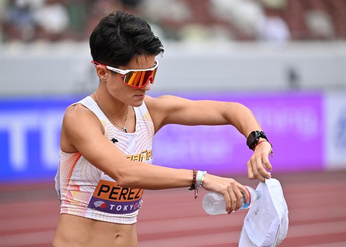 Archivo - Arquivo - TÓQUIO, 20 de setembro de 2025  -- Maria Perez, da Espanha, se prepara antes da final da caminhada de 20 km feminina no Campeonato Mundial de Atletismo de 2025, em Tóquio, Japão, em 20 de setembro de 2025.,Imagem: 1038748984, Licença: 