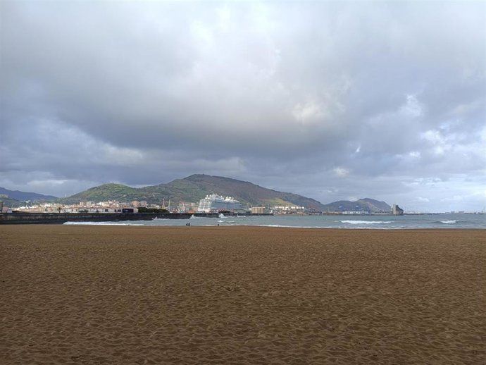 Archivo - Nubosidad en la costa
