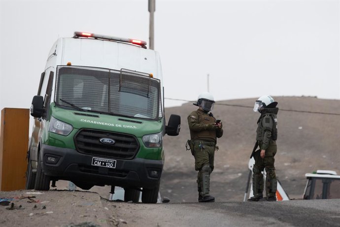 Arica, 25 de julio de 2026. Comienza primer etapa del desalojo de la población Cerro Chuño em la comuna de Arica. Las autoridades esperan sacar a 220 familias en esta primera etapa. Pese al gran contingente policial hasta el momento, el desalojo se hace