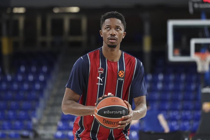 Archivo - Mamadi Diakite, en un calentamiento con el Baskonia.